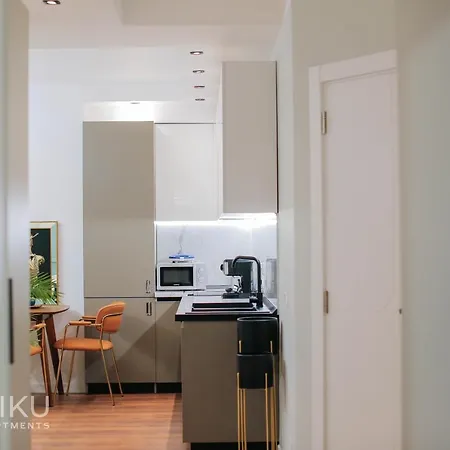 Miku - Lux 2bd At City Center Apartment