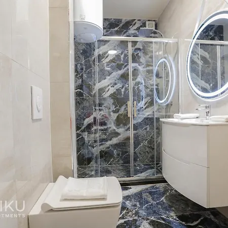 Miku - Lux 2bd At City Center Apartment